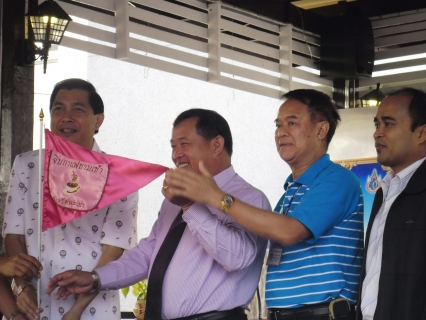 ไฟล์แนบ หัวหน้าหน่วยงานรัฐวิสาหกิจทั้ง ๕ รับมอบธงจากผู้ว่าราชการจังหวัดพะเยา ในการจัดงาน \"กาแฟยามเช้า\"