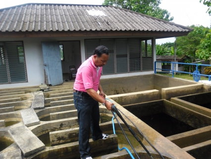 ไฟล์แนบ หัวหน้างานผลิต และพนักงานผลิตน้ำ กปภ.สาขาพะเยา ร่วมแรงร่วมใจทำความสะอาดพัฒนา สถานีจ่ายน้ำหน่วยบริการดอนไชย อำเภองาว จังหวัดลำปาง