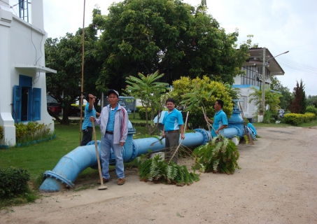ไฟล์แนบ กปภ.สาขาสันกำแพง โดยนางนภาพร  พูนสุขสันติ ผู้จัดการ พนักงาน และลูกจ้างในสังกัด ร่วมทำกิจกรรม  Big Cleaning Day ทำความบริเวณโดยรอบสำนักงาน และโรงสูบน้ำแรงสูง  เมื่อวันที่ 13  กันยายน 2555 เวลา  09.30 น.