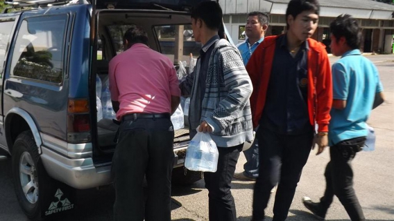 ไฟล์แนบ กปภ.สาขาชัยภูมิ สนับสนุนกิจกรรมของเยาวชนผู้พิการ โรงเรียนโสตศึกษา จังหวัดชัยภูมิ มอบน้ำดื่มบรรจุขวด กปภ. สำหรับการแข่งขันทักษะทางวิชาการฯ ครั้งที่ ๖๒