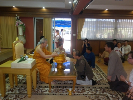 ไฟล์แนบ กปภ.สาขาเชียงใหม่ (พ) ร่วมพิธีรดน้ำดำหัวพระเถระผู้ใหญ่และเจ้านายฝ่ายเหนือ และสงน้ำสิ่งศักดิ์สิทธิ์คู่บ้านคู่เมืองเชียงใหม่ เนื่องในโอกาสประเพณีสงกรานต์ ประจำปี ๒๕๕๖