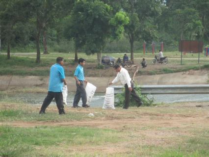 ไฟล์แนบ รณรงค์ทำความสะอาดเพื่อบ้านสะอาดตากับภารกิจ กปภ.สาขาภูเขียว Big Cleaning Day เทิดพระเกียรติในหลวงครบ ๘๖ พรรษา
