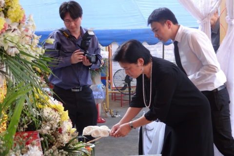 ไฟล์แนบ ผู้ว่าการการประปาส่วนภูมิภาค ลงพื้นที่มอบนโยบาย การประปาส่วนภูมิภาคเขต 6 พร้อมร่วมงานฌาปนกิจศพ พนักงาน กปภ. ที่เสียชีวิตขณะปฏิบัติหน้าที่