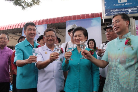ไฟล์แนบ การประปาส่วนภูมิภาคเขต 2 สร้างความสุขให้ประชาชนชาวจังหวัดลพบุรี จัดพิธีประกาศพื้นที่น้ำประปาดื่มได้ ประจำปี 2558 ณ กปภ.สาขาลพบุรี