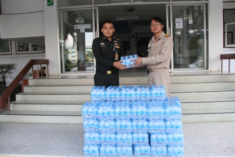 ไฟล์แนบ การประปาส่วนภูมิภาคเขต 2 สนับสนุนน้ำดื่มบรรจุขวดตราสัญลักษณ์ กปภ. ณ จุดบริการประชาชนในช่วงเทศกาลวันขึ้นปีใหม่ 2559 