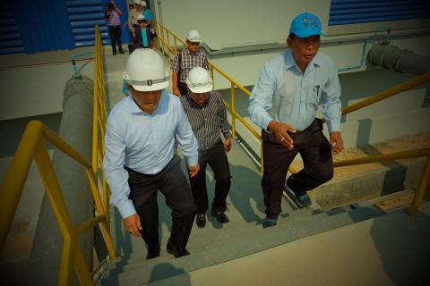 ไฟล์แนบ ประธานกรรมการ กปภ. พร้อมด้วยคณะอนุกรรมการติดตามการดำเนินงานตามนโยบาย ลงพื้นที่เยี่ยมชมระบบผลิตน้ำประปาของ กปภ.สาขาสุราษฎร์ธานี (พ.) และตรวจดูพื้นที่งานก่อสร้าง สถานีผลิตน้ำบ้านนาทราย อ.พุนพิน จ.สุราษฎร์ธานี