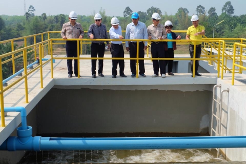 ไฟล์แนบ ประธานกรรมการ กปภ. พร้อมด้วยคณะอนุกรรมการติดตามการดำเนินงานตามนโยบาย ลงพื้นที่เยี่ยมชมระบบผลิตน้ำประปาของ กปภ.สาขาสุราษฎร์ธานี (พ.) และตรวจดูพื้นที่งานก่อสร้าง สถานีผลิตน้ำบ้านนาทราย อ.พุนพิน จ.สุราษฎร์ธานี
