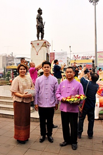 ไฟล์แนบ กปภ.สาขาเชียงราย ร่วมถวายน้ำสงกรานต์พระเถระผู้ใหญ่  เนื่องในเทศกาลปี๋ใหม่เมือง ประจำปี 2559 