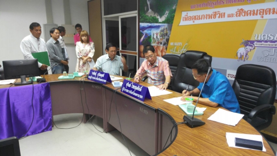 ไฟล์แนบ รปก.4 พร้อมด้วย ผอ.กปภ.ข.2 เข้าประชุมหารือร่วมกับผู้ว่าราชการจังหวัดนครนายก จากกรณีปัญหาดินสไลด์หน้าตลาดเสาวภา เทศบาลองครักษ์ จ.นครนายก