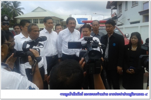 ไฟล์แนบ กปภ.ร่วมกับเทศบาลนครเกาะสมุย ระดมรถบรรทุกน้ำ ช่วยเหลือประชาชนชาวเกาะสมุย