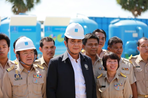 ไฟล์แนบ พลเอก ประยุทธ์ จันทร์โอชา นายกรัฐมนตรี พร้อมด้วยคณะรัฐมนตรี เดินทางตรวจเยี่ยมและให้กำลังใจพนักงาน การประปาส่วนภูมิภาค (กปภ.) ณ โรงผลิตน้ำประปาชั่วคราวแบบเคลื่อนที่ สระเก็บน้ำพระราม 9 อ.ธัญบุรี จ.ปทุมธานี 