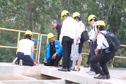 ไฟล์แนบ การประปาส่วนภูมิภาคเขต 2 ร่วมกับ กปภ.สาขาพระนครศรีอยุธยา(พ) และกปภ.สาขาหนองแค ให้การต้อนรับคณะผู้เชี่ยวชาญระบบประปาจากประเทศญี่ปุ่น เข้าสำรวจพื้นที่ กปภ.เพื่อเสนอแนะเทคโนโลยีในการแก้ปัญหาระบบประปา