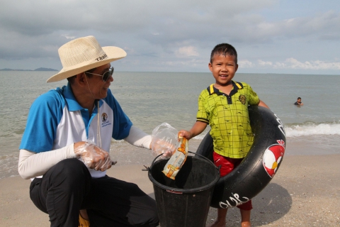 ไฟล์แนบ กปภ.เขต 1 จัดกิจกรรม CSR เก็บขยะชายหาดบางแสน