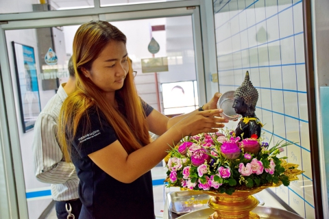 ไฟล์แนบ กปภ. สาขาระยอง จัดกิจกรรมสรงน้ำพระและรดน้ำขอพรผู้ใหญ่ เพื่อความเป็นสิริมงคล เนื่องในวันสงกรานต์ประจำปี 2560 