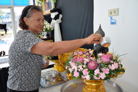 ไฟล์แนบ กปภ. สาขาระยอง จัดกิจกรรมสรงน้ำพระและรดน้ำขอพรผู้ใหญ่ เพื่อความเป็นสิริมงคล เนื่องในวันสงกรานต์ประจำปี 2560 