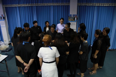 ไฟล์แนบ กปภ.ชม.(พ) จัดกิจกรรม ประดิษฐ์ดอกดารารัตน์ เพื่อน้อมรำลึกในพระราชพิธีถวายพระเพลิงพระบรมศพพระบาทสมเด็จพระปรมินทรมหาภูมิพล อดุลยเดช