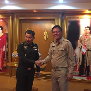 ไฟล์แนบ  นายสกล ถุงทรัพย์ ผจก.กปภ.สาขาวัฒนานคร ได้เข้าร่วมพิธีรับเครื่องหมายแหนบรูปกระเป๋ากระสุนคันชีพ พระนามาภิไธย ย่อ สก.