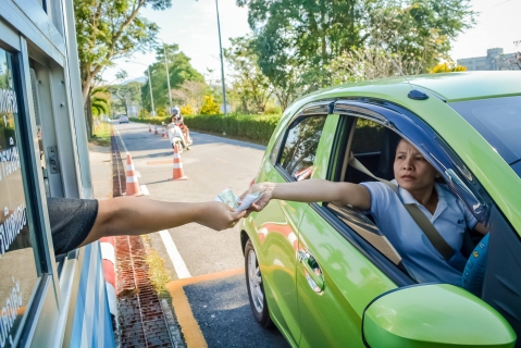 ไฟล์แนบ กปภ. ปลื้ม! ลูกค้าประทับใจบริการ Drive Thru รับชำระค่าน้ำประปา 