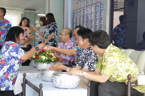 ไฟล์แนบ ผู้จัดการ และผู้ช่วยในสังกัดกปภ.ข.2 ร่วมรดน้ำดำหัวสืบสานประเพณีสงกรานต์ 2561
