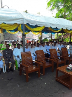 ไฟล์แนบ เช้าวันพุธที่ 31 ตุลาคม 2561 เวลา 08.00 น. นายวรัตม์ฐนัน ศิริวัฒน์ ผู้จัดการการประปาส่วนภูมิภาคสาขาแม่สอด นำทีมพนักงานร่วมงานบวงสรวงเจ้าพ่อพะวอ ที่อำเภอแม่สอดร่วมกับมูลนิธิเจ้าพ่อพะวอได้จัดขึ้น ณ บริเวณศาลเจ้าพ่อพะวอ ถนนสายแม่สอด-ตาก เพื่อเป็นการระลึกถึงวีรบุรุษนักรบผู้กล้าที่อยู่คู่บ้านคูเมืองของชาวอำเภอแม่สอด และอำเภอใกล้เคียงของจังหวัดตาก และการประปาส่วนภูมิภาคสาขาแม่สอด ได้นำน้ำบรรจุขวดตราสัญลักษณ์ กปภ.ไปร่วมแจกให้ผู้มาร่วมพิธีในครั้งนี้จำนวน 300 ขวด