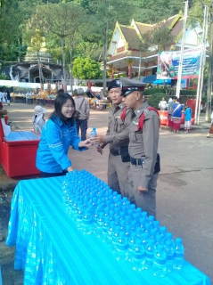 ไฟล์แนบ เช้าวันพุธที่ 31 ตุลาคม 2561 เวลา 08.00 น. นายวรัตม์ฐนัน ศิริวัฒน์ ผู้จัดการการประปาส่วนภูมิภาคสาขาแม่สอด นำทีมพนักงานร่วมงานบวงสรวงเจ้าพ่อพะวอ ที่อำเภอแม่สอดร่วมกับมูลนิธิเจ้าพ่อพะวอได้จัดขึ้น ณ บริเวณศาลเจ้าพ่อพะวอ ถนนสายแม่สอด-ตาก เพื่อเป็นการระลึกถึงวีรบุรุษนักรบผู้กล้าที่อยู่คู่บ้านคูเมืองของชาวอำเภอแม่สอด และอำเภอใกล้เคียงของจังหวัดตาก และการประปาส่วนภูมิภาคสาขาแม่สอด ได้นำน้ำบรรจุขวดตราสัญลักษณ์ กปภ.ไปร่วมแจกให้ผู้มาร่วมพิธีในครั้งนี้จำนวน 300 ขวด