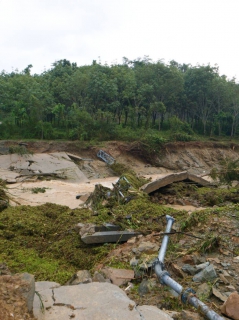 ไฟล์แนบ กปภ.บางสะพาน น้ำท่วมหนักเร่งแก้ปัญหาน้ำไหลอ่อน ต.ร่อนทอง