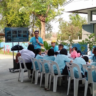 ไฟล์แนบ กปภ.สาขาเลาขวัญ นำเยาวชนโรงเรียนอนุบาลวัดเลาขวัญ เข้าศึกษาดูงานระบบผลิตน้ำประปาในหัวข้อ ประหยัดน้ำ คุณทำได้ 