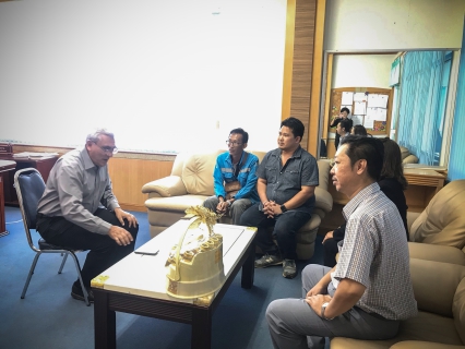 ไฟล์แนบ การประปาส่วนภูมิภาคเขต 2 เข้าพบนายกเทศมนตรีตำบลเมืองคงเพื่อแสดงความขอบคุณในการอนุญาติให้เข้าใช้สระเก็บน้ำหนองแขมเป็นแหล่งน้ำสำรองเพื่อแก้ปัญหาวิกฤตภัยแล้ง
