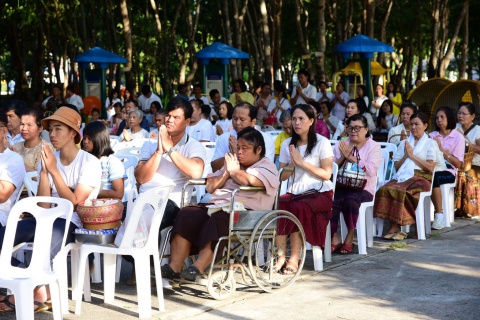 ไฟล์แนบ พิธีทำบุญตักบาตรเทโวเนื่องในงานประเพณีออกพรรษา ลอยประทีปบูชา พุทธกตัญญู ประจำปี 2562