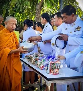 ไฟล์แนบ การประปาส่วนภูมิภาคสาขาอ่างทอง ร่วมตักบาตรอาหารแห้งและวางพวงมาลา เนื่องในวันคล้ายวันสวรรคตพระบาทสมเด็จพระบรมชนกาธิเบศร มหาภูมิพลอดุลยเดชมหาราช บรมนาถบพิตร