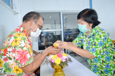 ไฟล์แนบ สาขาบ้านฉาง จัดกิจกรรม "ริน รด สรง ปีใหม่ไทย สวมหน้ากาก ไม่สาดน้ำ"