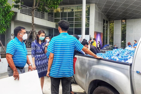 ไฟล์แนบ กปภ.สาขาคลองหลวง มอบน้ำดื่มตราสัญลักษณ์ กปภ. ให้แก่โรงพยาบาลสนามบ้านวิทยาศาสตร์สิรินธร