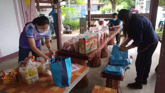 ไฟล์แนบ การประปาส่วนภูมิภาคสาขาสมเด็จ มอบน้ำดื่มบรรจุขวดตราสัญลักษณ์ กปภ.และถุงยังชีพ ศูนย์พักคอยที่ว่าการอำเภอสมเด็จ จังหวัดกาฬสินธุ์ 