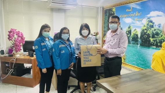 ไฟล์แนบ การประปาส่วนภูมิภาคสาขาไชยา ลงพื้นที่พบปะพูดคุยกับผู้ใช้น้ำรายใหญ่ จำนวน 2 ราย พร้อมมอบของที่ระลึก