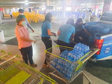 ไฟล์แนบ กปภ.สาขาระยอง มอบน้ำดื่มบรรจุขวดแก่จุดบริการฉีดวัคซีนโควิด-19 โรงพยาบาลระยอง