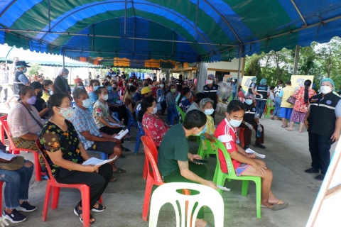ไฟล์แนบ การประปาส่วนภูมิภาค(กปภ.)สาขาอรัญประเทศ นำโดยนายสกลถุงทรัพย์ ผู้จัดการกปภ.สาขาอรัญประเทศ มอบหมายให้หัวหน้างานอำนวยการพร้อมด้วยพนักงานในสังกัด มอบน้ำดื่มบรรจุขวดตราสัญลักษณ์ กปภ. ให้เทศบาลตำบลฟากห้วย