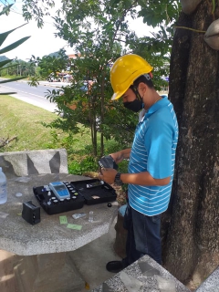 ไฟล์แนบ การประปาส่วนภูมิภาคสาขากาญจนดิษฐ์ จัดทีมลงพื้นที่ตรวจวัดคุณภาพน้ำ ณ บ้านลูกค้า ม.9 ต.ปากแพรก อ.ดอนสัก จ.สุราษฎร์ธานี ในวันอังคารที่ 21 กันยายน พ.ศ.2564 ผลการตรวจสอบพบว่า น้ำประปาผ่านเกณฑ์คุณภาพของ ของ กปภ และกรมอนามัยกำหนด ทั้งนี้ เพื่อสร้างความมั่นใจให้กับลูกค้าของ กปภ. พร้อมทั้งเจ้าหน้าที่ได้ให้คำแนะนำเกี่ยวกับการดูแลรักษาระบบประปาภายในบ้านเบื้องต้นต่อไป 