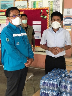 ไฟล์แนบ กปภ.สาขาคลองหลวง มอบน้ำดื่มบรรจุขวด, หน้ากากอนามัย, แอลกอฮอล์, แอลกอฮอล์เจล และชุด PPE ให้แก่โรงพยาบาลสนามเทศบาลคลองหลวง