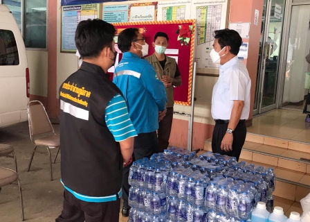 ไฟล์แนบ กปภ.สาขาคลองหลวง มอบน้ำดื่มบรรจุขวด, หน้ากากอนามัย, แอลกอฮอล์, แอลกอฮอล์เจล และชุด PPE ให้แก่โรงพยาบาลสนามเทศบาลคลองหลวง