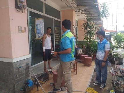 ไฟล์แนบ วันพฤหัสบดีที่ 23  กันยายน  พ.ศ. 2564 การประปาส่วนภูมิภาคสาขากาญจนดิษฐ์ โดย นางอัญชลี รัตนสุภา ผู้จัดการการประปาส่วนภูมิภาคสาขากาญจนดิษฐ์ มอบหมายให้ทีมงานผลิต ดำเนินการตรวจวัดแรงดันน้ำบ้านลูกค้า  โดยลงพื้นที่บริเวณถนนสุราษฎร์ นครศรี  สี่แยกหนองสวน และบ้านดอนยา  ตำบลกาญจนดิษฐ์ อำเภอกาญจนดิษฐ์ จังหวัดสุราษฎร์ธานี ทั้งนี้เป็นการปฏิบัติตามแผนโครงการจัดการน้ำสะอาด (WSP) เพื่อให้น้ำประปามีคุณภาพตามเกณฑ์มาตรฐานของ กปภ. และเป็นการสร้างความมั่นใจในคุณภาพน้ำประปา อีกทั้งเป็นการสร้างความสัมพันธ์ที่ดีในการบริการแก่ผู้ใช้น้ำ  และสร้างความมั่นใจให้ลูกค้าผู้ใช้น้ำต่อไป