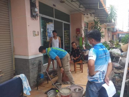 ไฟล์แนบ วันพฤหัสบดีที่ 23  กันยายน  พ.ศ. 2564 การประปาส่วนภูมิภาคสาขากาญจนดิษฐ์ โดย นางอัญชลี รัตนสุภา ผู้จัดการการประปาส่วนภูมิภาคสาขากาญจนดิษฐ์ มอบหมายให้ทีมงานผลิต ดำเนินการตรวจวัดแรงดันน้ำบ้านลูกค้า  โดยลงพื้นที่บริเวณถนนสุราษฎร์ นครศรี  สี่แยกหนองสวน และบ้านดอนยา  ตำบลกาญจนดิษฐ์ อำเภอกาญจนดิษฐ์ จังหวัดสุราษฎร์ธานี ทั้งนี้เป็นการปฏิบัติตามแผนโครงการจัดการน้ำสะอาด (WSP) เพื่อให้น้ำประปามีคุณภาพตามเกณฑ์มาตรฐานของ กปภ. และเป็นการสร้างความมั่นใจในคุณภาพน้ำประปา อีกทั้งเป็นการสร้างความสัมพันธ์ที่ดีในการบริการแก่ผู้ใช้น้ำ  และสร้างความมั่นใจให้ลูกค้าผู้ใช้น้ำต่อไป