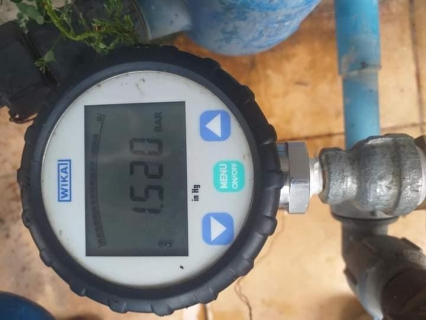 ไฟล์แนบ วันพฤหัสบดีที่ 23  กันยายน  พ.ศ. 2564 การประปาส่วนภูมิภาคสาขากาญจนดิษฐ์ โดย นางอัญชลี รัตนสุภา ผู้จัดการการประปาส่วนภูมิภาคสาขากาญจนดิษฐ์ มอบหมายให้ทีมงานผลิต ดำเนินการตรวจวัดแรงดันน้ำบ้านลูกค้า  โดยลงพื้นที่บริเวณถนนสุราษฎร์ นครศรี  สี่แยกหนองสวน และบ้านดอนยา  ตำบลกาญจนดิษฐ์ อำเภอกาญจนดิษฐ์ จังหวัดสุราษฎร์ธานี ทั้งนี้เป็นการปฏิบัติตามแผนโครงการจัดการน้ำสะอาด (WSP) เพื่อให้น้ำประปามีคุณภาพตามเกณฑ์มาตรฐานของ กปภ. และเป็นการสร้างความมั่นใจในคุณภาพน้ำประปา อีกทั้งเป็นการสร้างความสัมพันธ์ที่ดีในการบริการแก่ผู้ใช้น้ำ  และสร้างความมั่นใจให้ลูกค้าผู้ใช้น้ำต่อไป