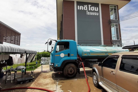 ไฟล์แนบ กปภ.สาขาชัยภูมิ นำรถบรรทุกน้ำให้บริการประชาชนที่ได้รับผลกระทบจากเหตุการณ์น้ำท่วม
