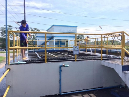 ไฟล์แนบ การประปาส่วนภูมิภาคสาขาตราด ดำเนินการล้างถังตกตะกอน และทำความสะอาดรอบบริเวณอาคาร ณ.สถานีผลิตน้ำเขาสมิง