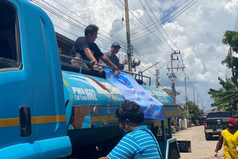 ไฟล์แนบ กปภ.สาขาชัยภูมิ นำรถบรรทุกน้ำแจกจ่ายลูกค้า ช่วยบรรเทาความเดือดร้อนจากสถานการณ์น้ำท่วม