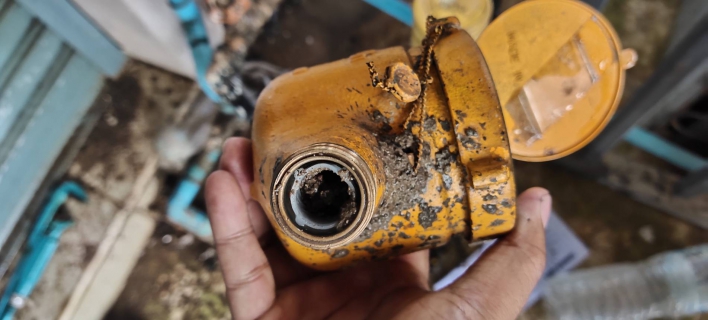 ไฟล์แนบ กปภ.สาขากำแพงเพชร  ให้มิสเตอร์ทันใจ ลงพื้นที่ตรวจสอบมาตรวัดน้ำ เช็คชัวร์ !! เพิ่มประสิทธิภาพการจ่ายน้ำประปาเข้าระบบให้ดียิ่งขึ้น 
