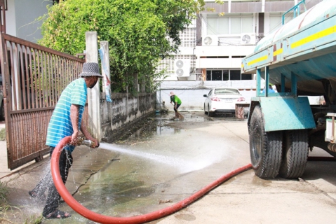 ไฟล์แนบ กปภ.สาขาชัยภูมิ สนับสนุนรถบรรทุกน้ำล้างพื้นหลังเหตุอุทกภัยคลี่คลาย