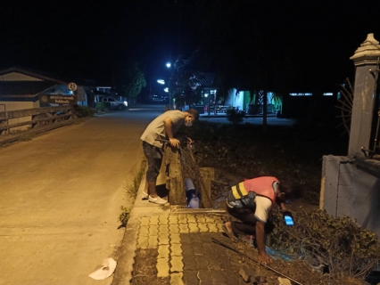 ไฟล์แนบ การประปาส่วนภูมิภาคสาขาไชยา ออกปฏิบัติการค้นหาท่อแตก  ท่อรั่ว ในพื้นที่ ต.ตลาดไชยา อ.ไชยา จ.สุราษฎร์ธานี การค้นหาท่อแตก-รั่วครั้งนี้เจอจุดรั่ว 15 จุด และจุดสงสัย 2 จุด