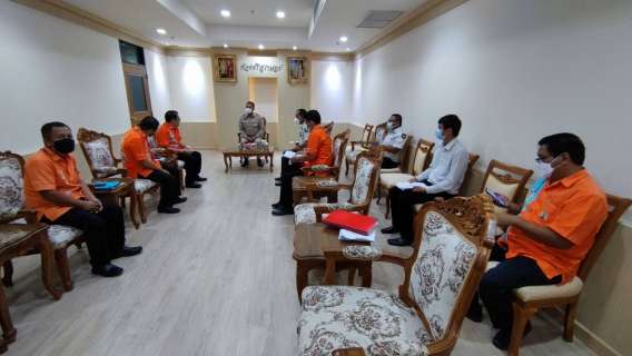 ไฟล์แนบ วันพฤหัสบดี ที่ 28 ตุลาคม 2564  นายประทีป กุศลวัฒนะ ผอ.กปภ. เขต 4 พร้อมด้วย นายสิงหชัย อินทพิชัย ผช.กปภ. เขต 4 ผู้อำนวยการกอง และผู้จัดการ กปภ.สาขากาญจนดิษฐ์ พร้อมด้วย คณะทำงานของ เรือนจำกลางจังหวัดสุราษฎร์ธานี โดยท่าน ผู้บัญชาการเรือนจำกลางสุราษฎร์ธานี นายภักดี แก้วเนียม และคณะ เข้าพบผู้ว่าราชการจังหวัดสุราษฎร์ธานี นายวิชวุทย์ จินโต เพื่อหารือและรายงานความก้าวหน้าโครงการขยายเขตการจ่ายน้ำให้กับเรือนจำกลางสุราษฎร์ธานี แห่งใหม่ ณ อำเภอกาญจนดิษฐ์ ในช่วงเดือนพฤษภาคม 2565 ที่จะถึงนี้ ต่อไป
