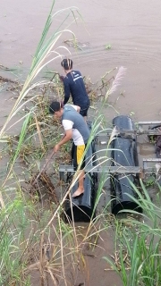 ไฟล์แนบ "ไม่ให้เธอลอยไปไหน" ระดมพนักงานผลิต ลุย!! แรงต่ำหนองปลิง เร่งกำจัดผักตบชวา / วัชพืช ป้องกันขวางทางน้ำ พร้อมซ่อมฟุตวาล์ว